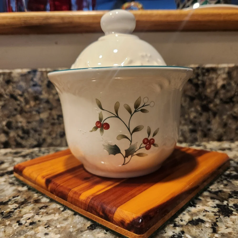 Pfaltzgraff Winterberry Sugar Bowl With Lid